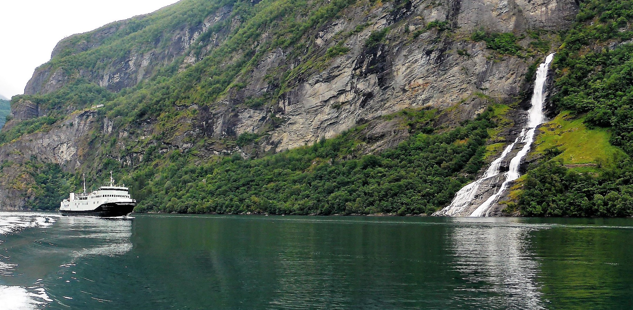 Fahrt auf dem Geiranger Fjord