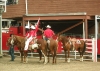 Die Cowgirls bereiten sich auf das "Barrel Racing" vor