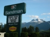 Unser Hotel Sandman mit Blick auf die Rockies